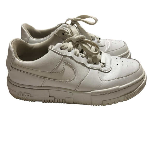 Nike Women’s Air Force 1 Pixel Triple White Sneakers CK6649-100 Size 7.5 - Picture 1 of 9